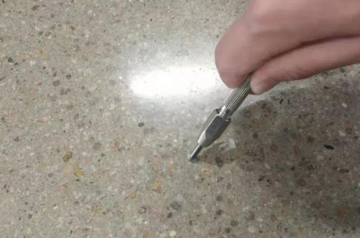 混凝土地坪表面的油污要怎樣處理？